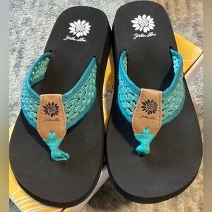 Yellow Box Flip Flops Felisa Turquoise Faux Leather Strap Rubber Soles Sz. 9 NIB